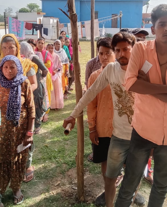 यूपी में लोकसभा के चौथे चरण की 13 सीटों के लिए मतदान जारी है