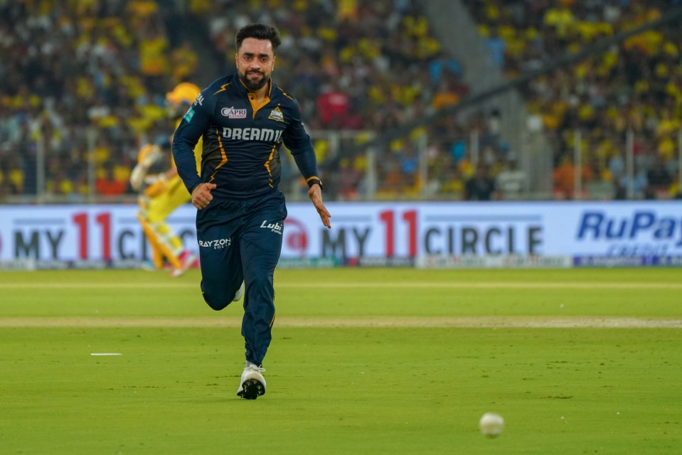 यहां के नरेंद्र मोदी स्टेडियम में शुक्रवार को मोहित शर्मा ने अपनी विविधताओं के साथ उत्कृष्ट प्रदर्शन करते हुए 3-31 विकेट लिए