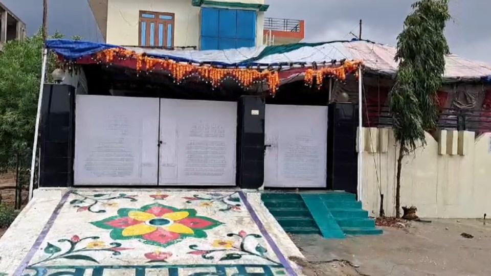 बाबा भोले के दौसा आश्रम पर वीवीआईपी लोगों का लगता था मेला, ज्यादातर महिला ही थी सेवादार