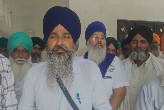 शंभू बॉर्डर से सरकार बैरिकेडिंग हटाती है तो हम रास्ता बंद नहीं करेंगे: किसान नेता