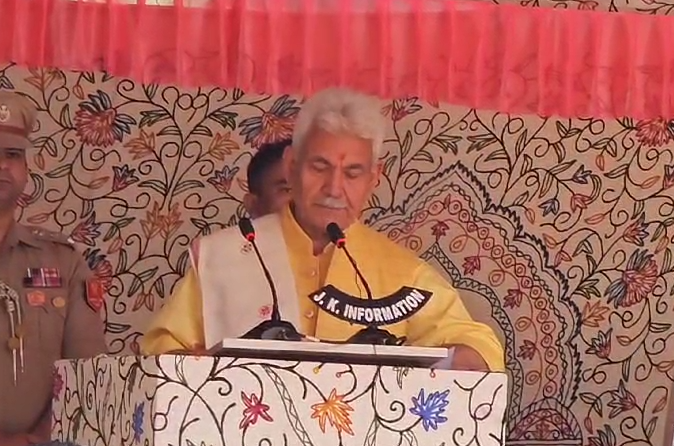 कश्मीर घाटी में वैदिक काल से रही है यज्ञ की प्राचीन पंरपरा,धार्मिक स्थल हो चुके हैं जीवंत: एलजी मनोज सिन्हा