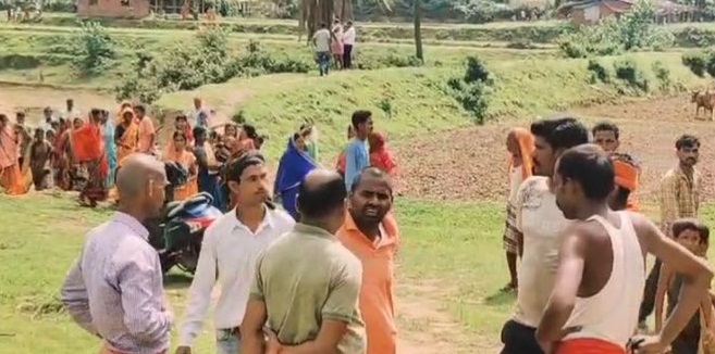 रांची के बुढ़मू में महिला और तीन साल की बच्ची के शव तालाब से मिले, पति पर हत्या का आरोप