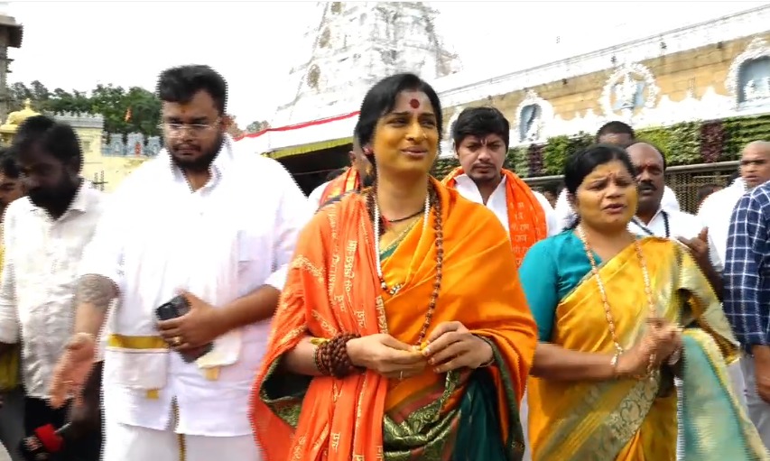 माधवी लता ने तिरुमला में भगवान वेंकटेश्वर के किए दर्शन, धर्म और एकता की अपील