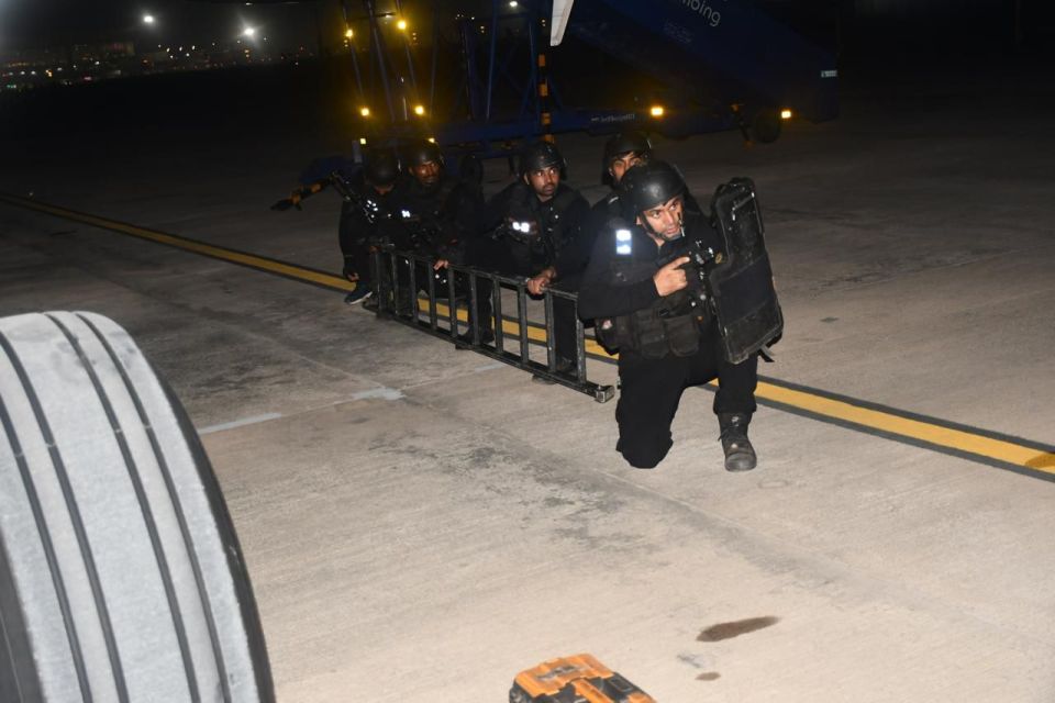 लखनऊ के सीसीएसआई एयरपोर्ट पर विमान अपहरण विरोधी मॉक अभ्यास का आयोजन