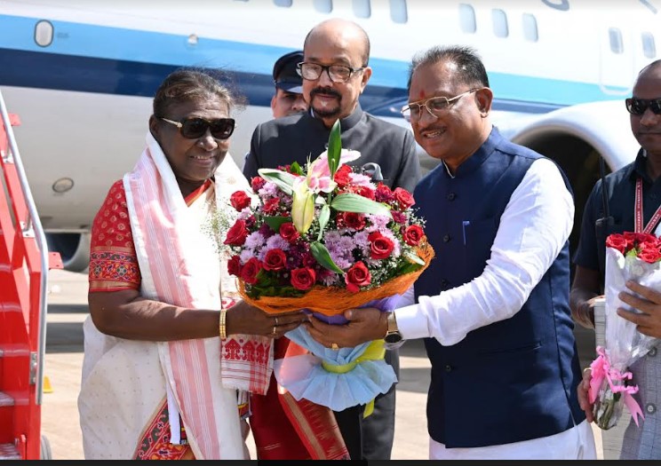 राष्ट्रपति द्रौपदी मुर्मू का दो दिवसीय छत्तीसगढ़ प्रवास, एयरपोर्ट पर स्वागत