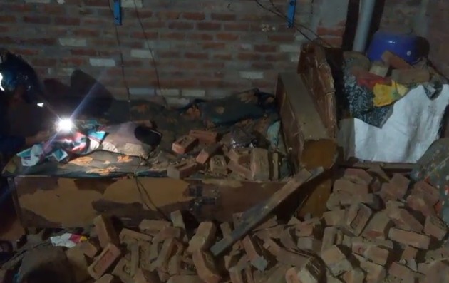 मेरठ में भरभराकर गिरी मकान की छत, मां-बेटी की मौत, तीन घायल