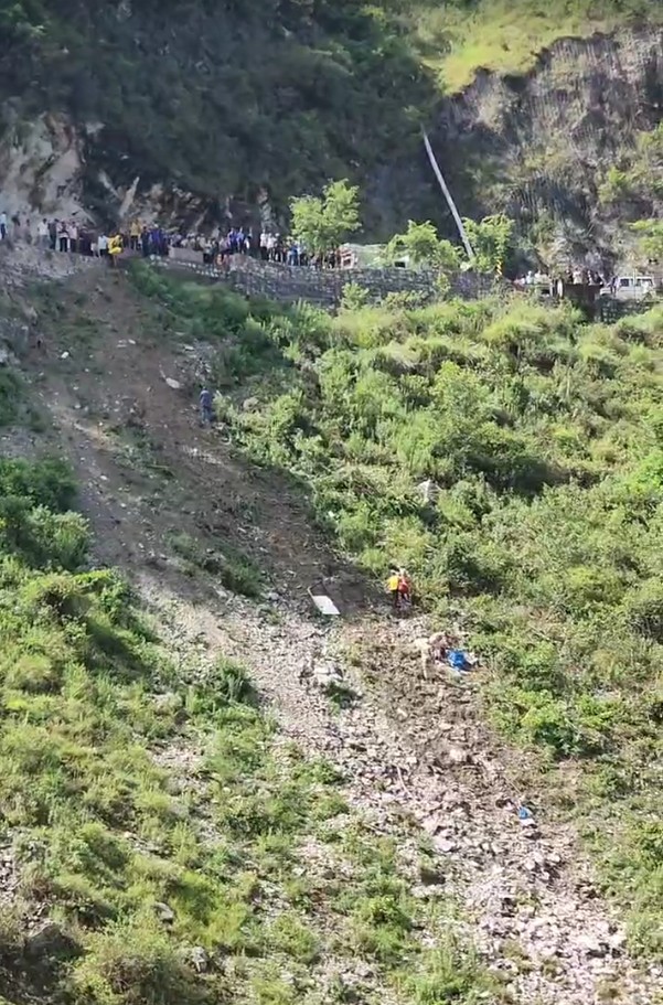 Tempo traveler carrying passengers fell into Alaknanda river in Rudraprayag.
